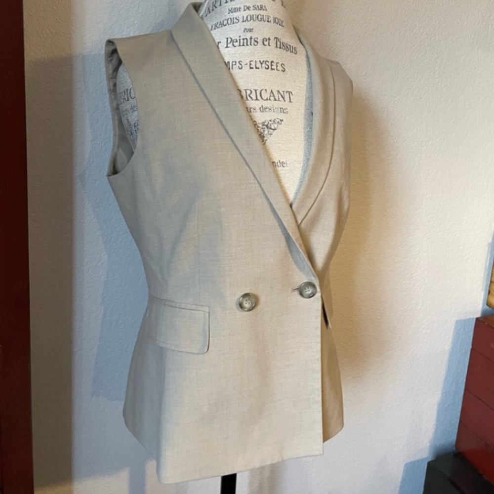 Med NWOT The Limited Ivory Vest
